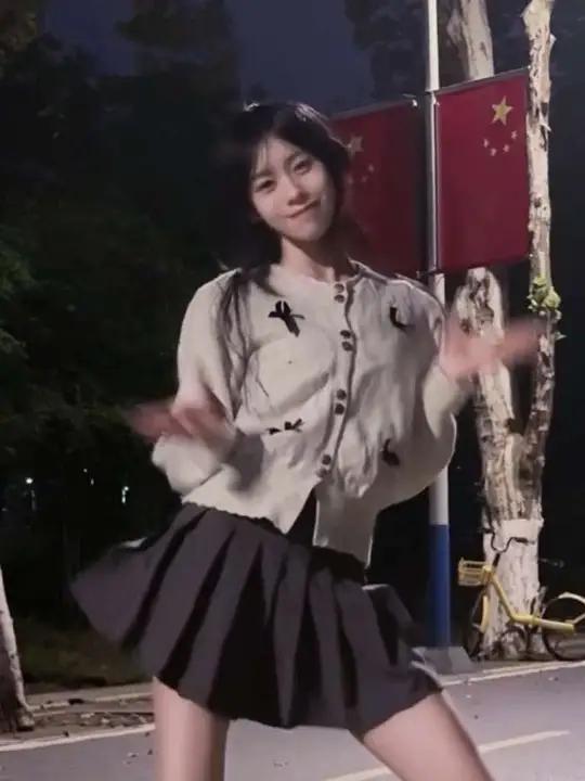 my girl～请你再靠近我一点点 为什么晚上总是有星星tiramisu编舞一点点星星摇甜