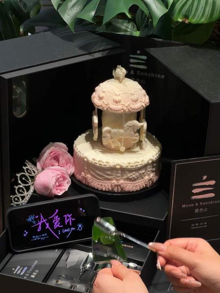 七夕收到浪漫的旋转木马蛋糕！怎么不幸福呢