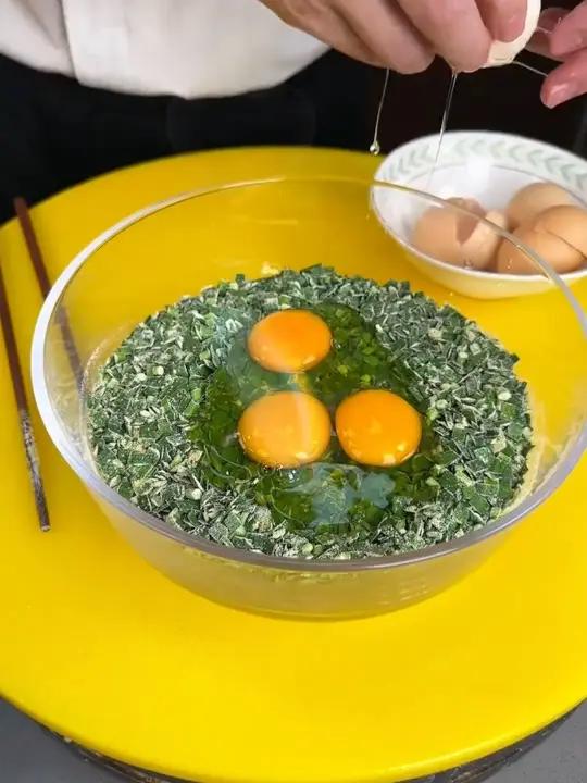 韭菜 韭菜新吃法,做法详细味道鲜美好吃,既能当主食又能放菜赶快收藏做起来