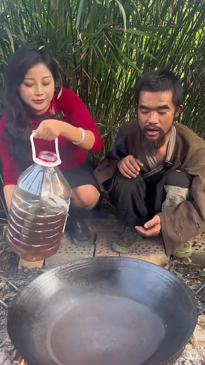 快来看香辣折耳根鸭爪的做法吧
