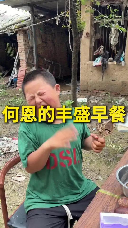 何恩的丰盛晚餐 糖宝何恩的早餐，标准可以了吧#记录真实生活 #唐氏综合征