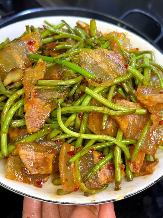 黎蒿炒腊肉,特别香
