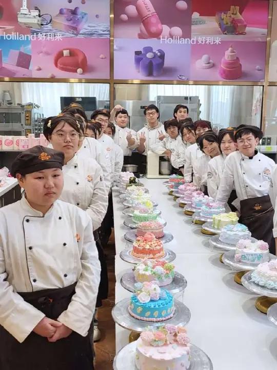 沈阳学西点 烘焙师培训多少钱?沈阳蛋糕烘焙培训,欧米奇烘焙学校地址,烘焙短期培训,学蛋糕短