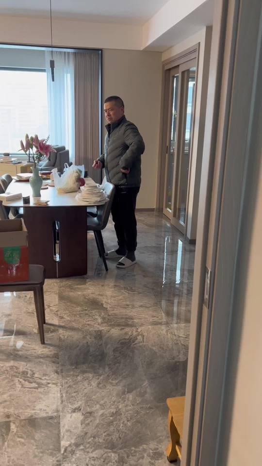 昨天张哥哥吃馒头,今天又是面条,我好难啊……