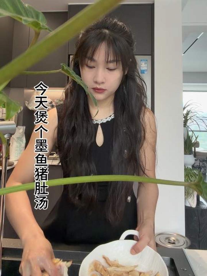 墨鱼猪肚汤，经常熬夜手脚冰凉的赶紧安排起来