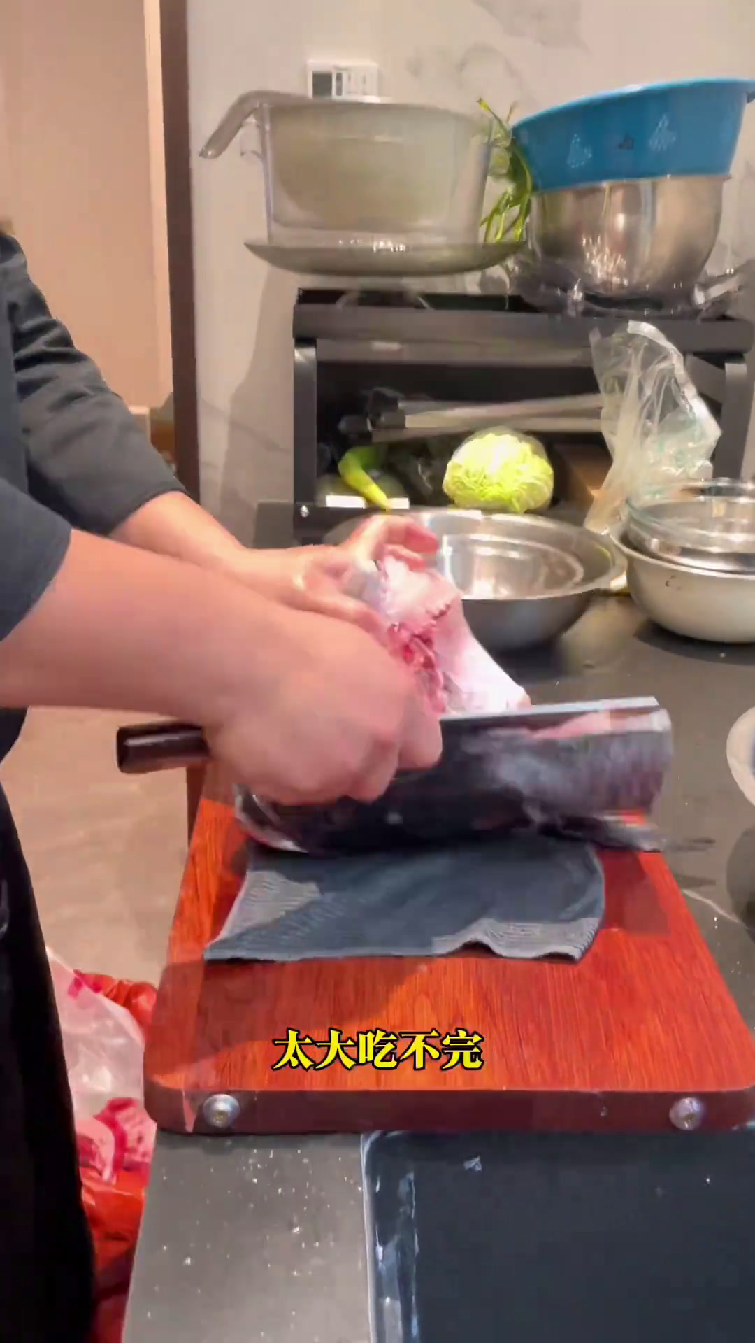 上门做菜,完成十五道菜,另加工鱼头汤一道
