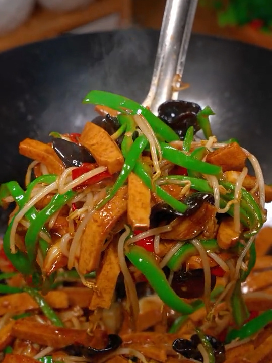 青椒干子木耳炒豆芽