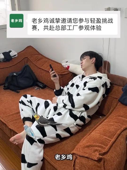 替我家鹦鹉去参观老乡鸡总部啦 #老乡鸡轻盈挑战赛 #老乡鸡春季新品#春天吃什么#春季上新