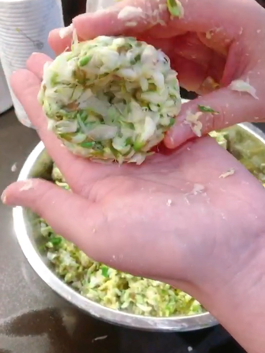 清香扑鼻的槐花窝窝头