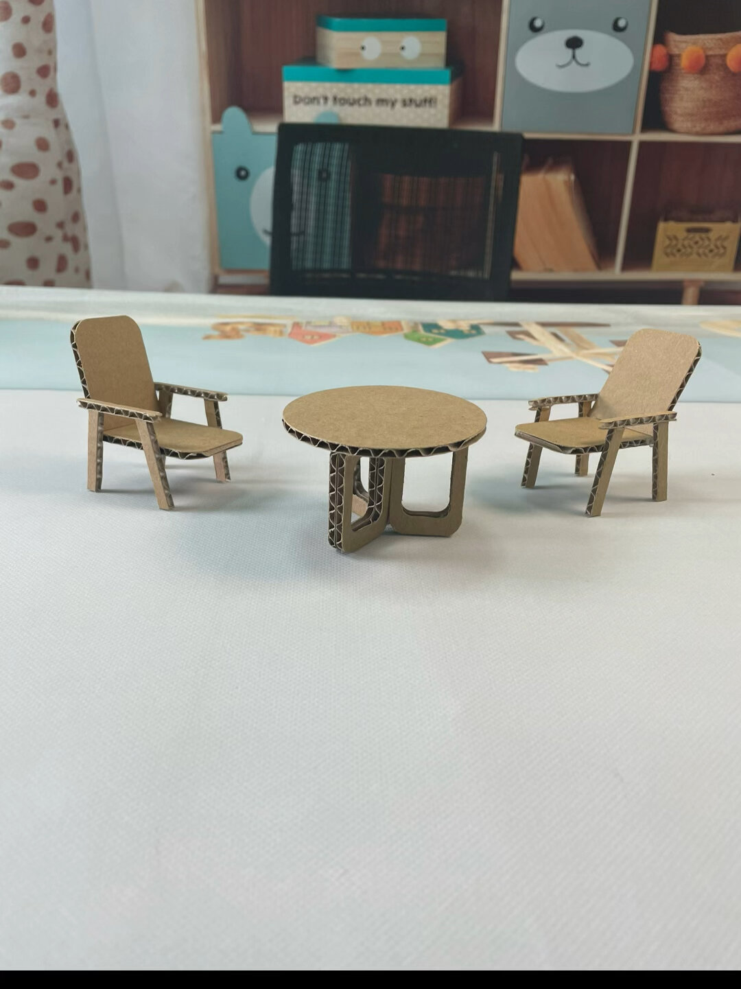 手工纸板制作家具桌子椅子废物利用