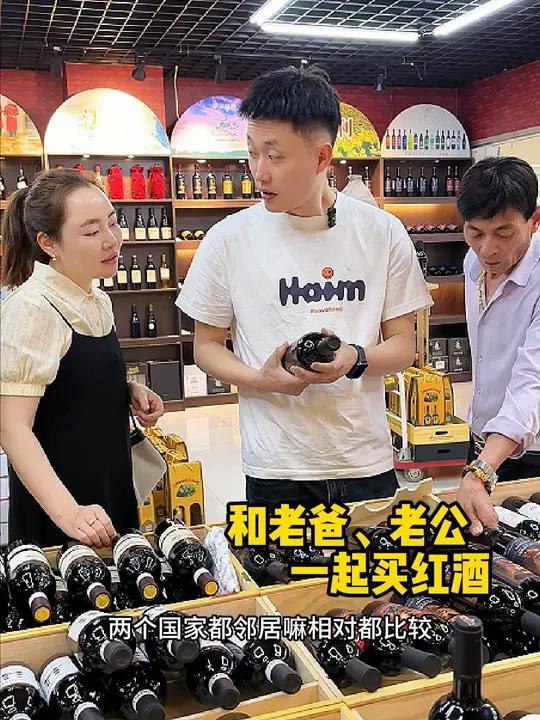 今天和老爸老公去买红酒,丽姐做了美味的西餐:奶油蘑菇汤、芝士焗虾、菠萝肥牛卷……记录真实生