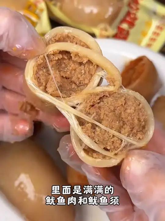 y鱿鱼脑袋闭眼入!香辣鱿鱼仔真的香,个大饱满,皮薄馅厚,大口吃肉好满足啊!