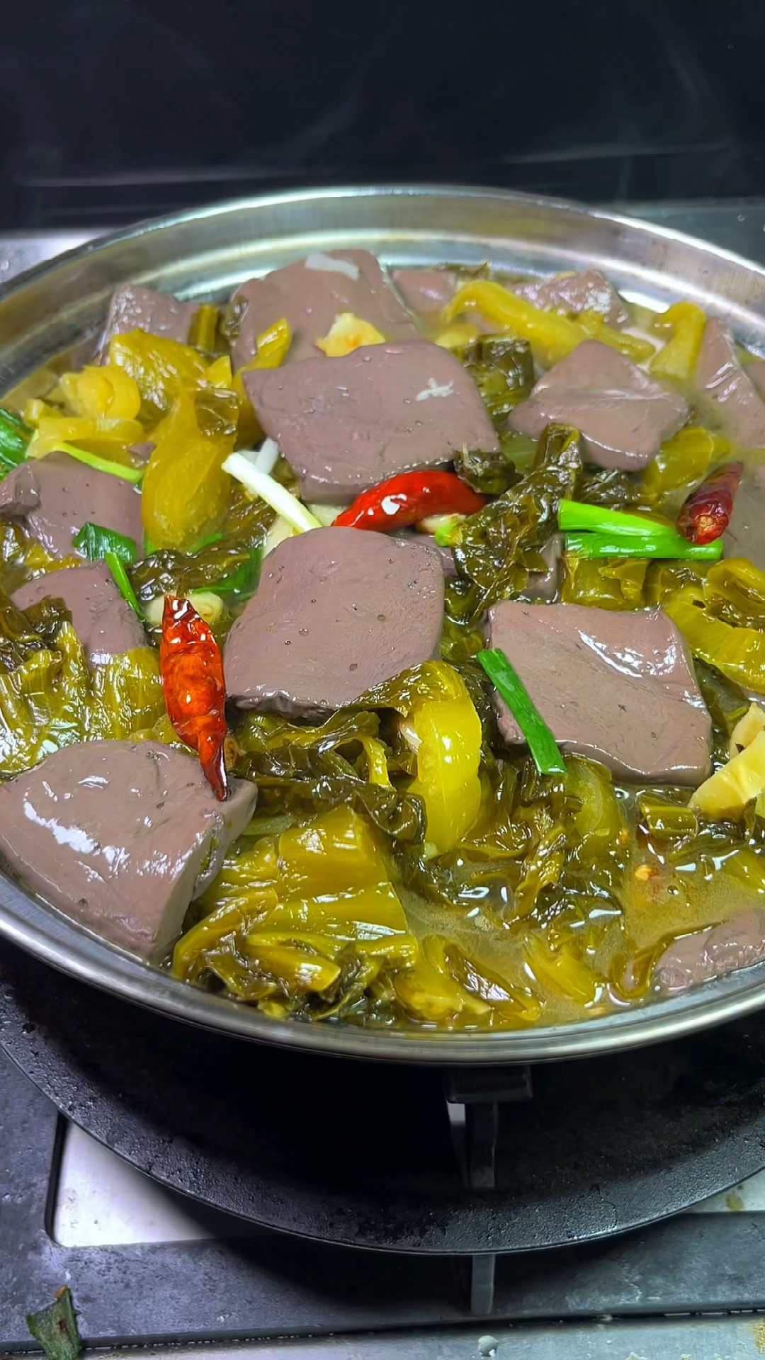 酸菜和鸭血真是绝配。这样做法拌米饭真好吃