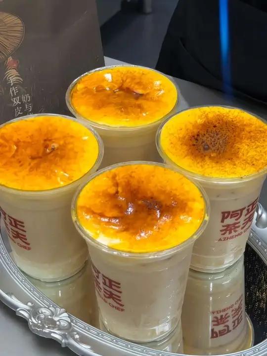 好朋友奖励我的双皮奶蛋糕奶茶～好好喝!
