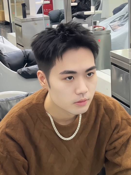 清爽易打理的一款发型
