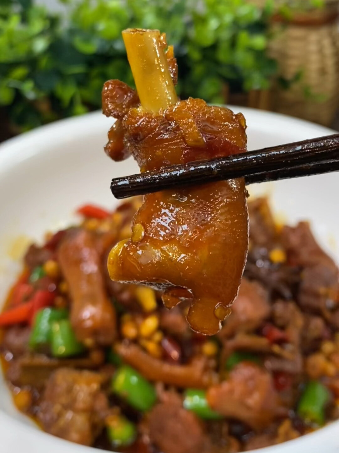 好久没吃的家常菜:黄豆烧鸭子了、下饭安逸