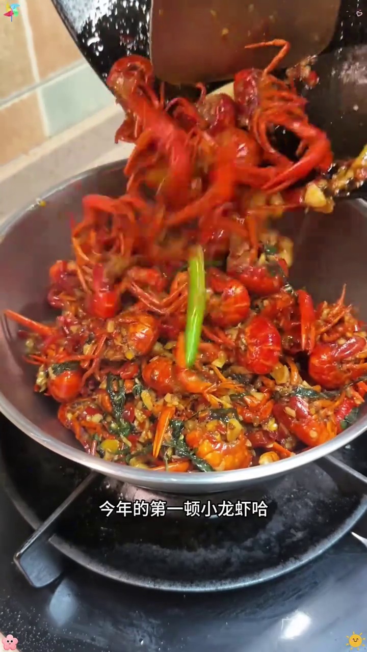 每年一到夏天,我们长沙大街小巷都是小龙虾的味道,学会了这个口味虾做法,你们在家也能做出外面