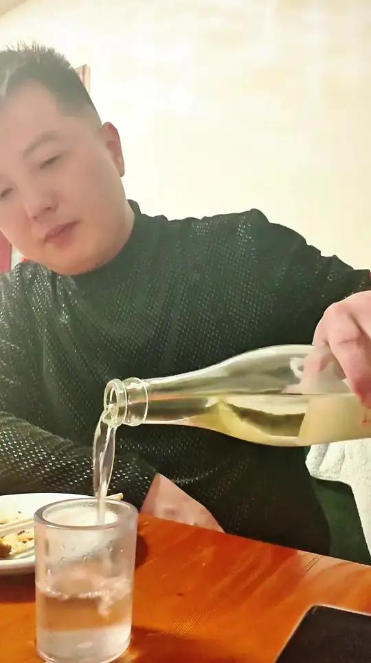 人间烟火藏在这一口辛辣里，日子便有了滋味 #美食 #一个人 #喝酒 #生活 #正能量