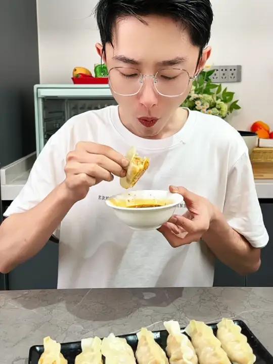 爱吃 饺子 的别错过这个三全的饺子王,个头很大,内陷饱满,关键是还好吃!妈呀太香了 水饺