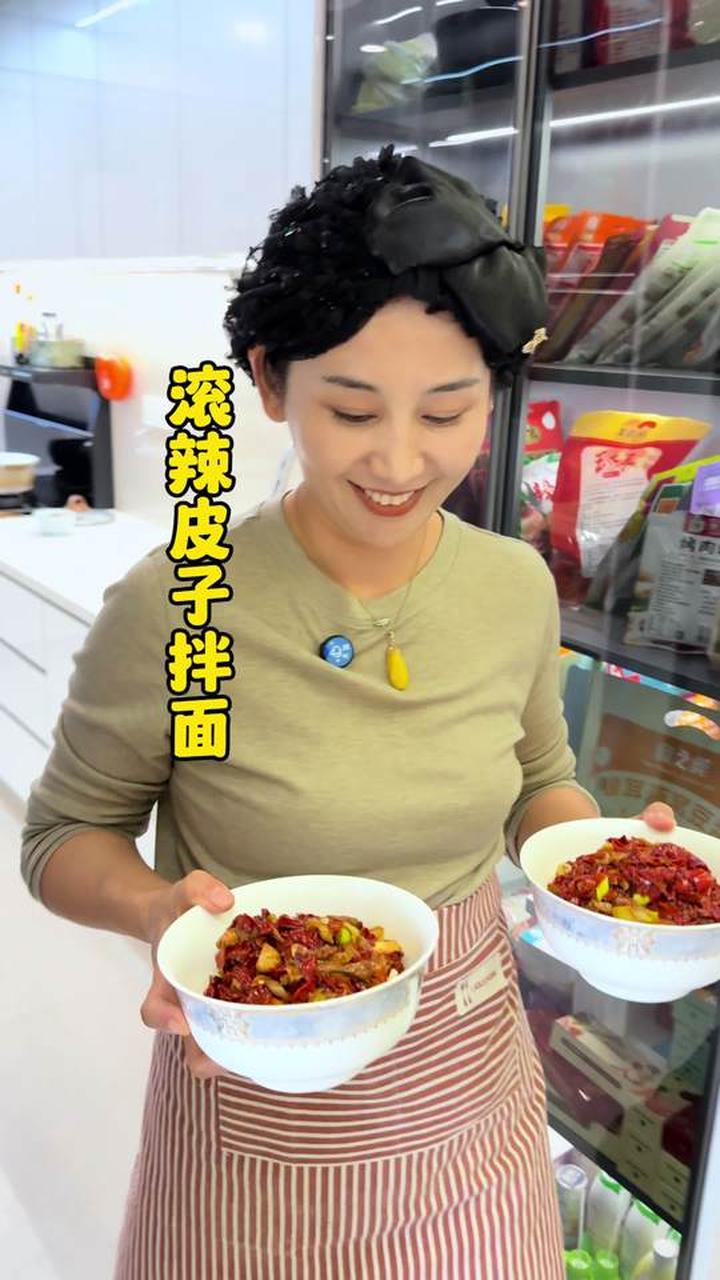 新疆人饭桌上不可或缺的主食——拌面