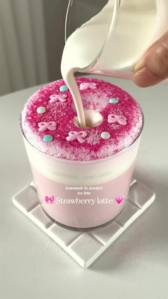 梦幻少女粉草莓甜甜圈拿铁香甜巨好喝!