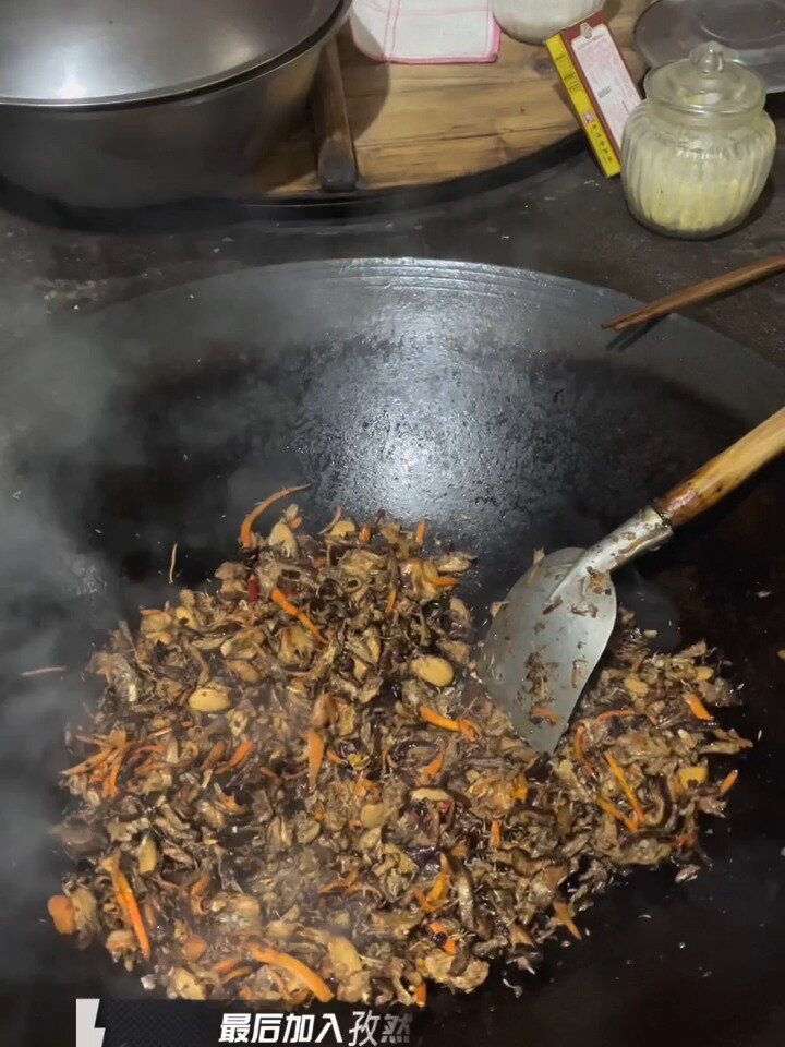 爆炒腊兔肉‖全村人都让外婆帮忙炒!