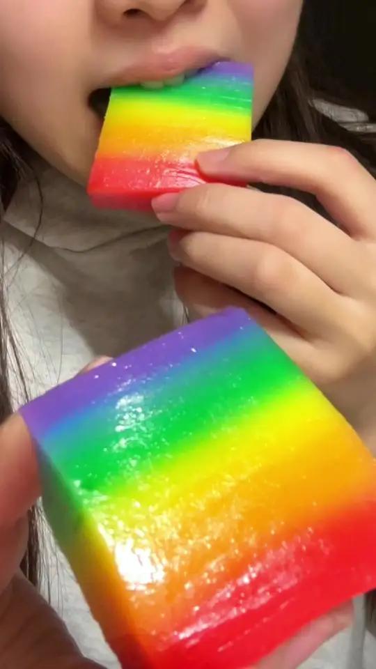 遇上彩虹 吃定彩虹 糯叽叽的娘惹糕好好吃 好吃到停不下来零食推荐吃货妈呀太香了