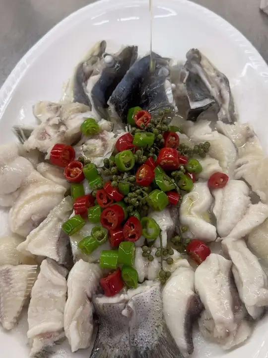 鲜花椒蒸缩骨大头鱼！走你 美食制作分享美食制作过程寻味烟火气@Y