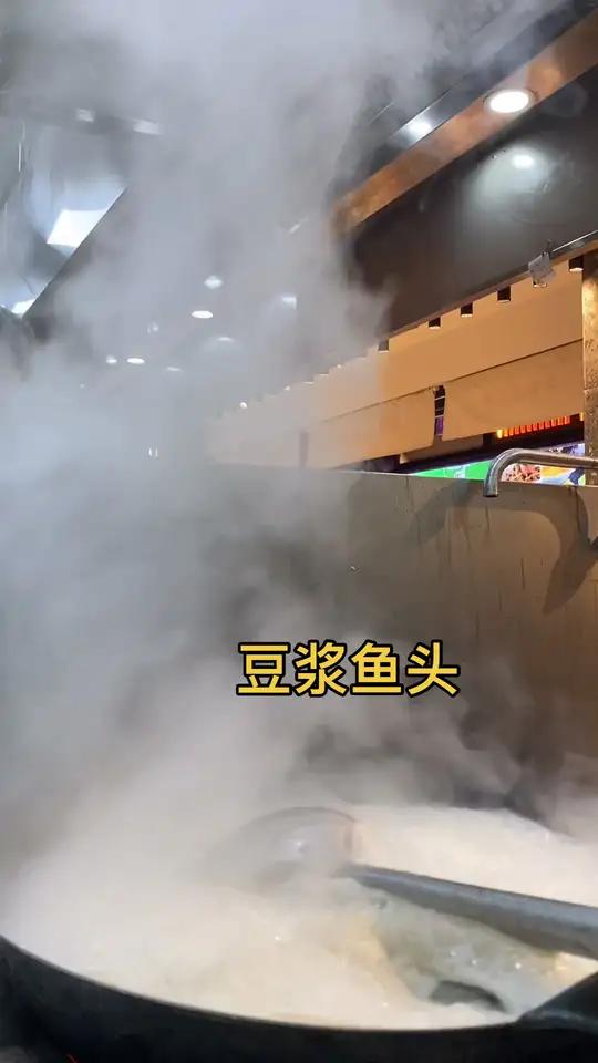 堪比豆浆的鱼头汤 学废了吗?唯美食不能辜负 厨师日常 奶白鲫鱼汤