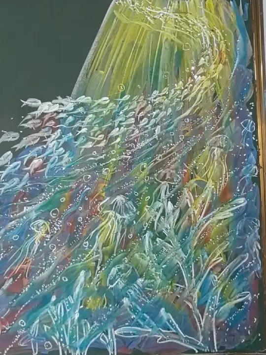 黑板报鱼群(向阳而生逐光而行)开学黑板报,阳光透过海面撒下,鱼群迎光而上。适用于励志、努力