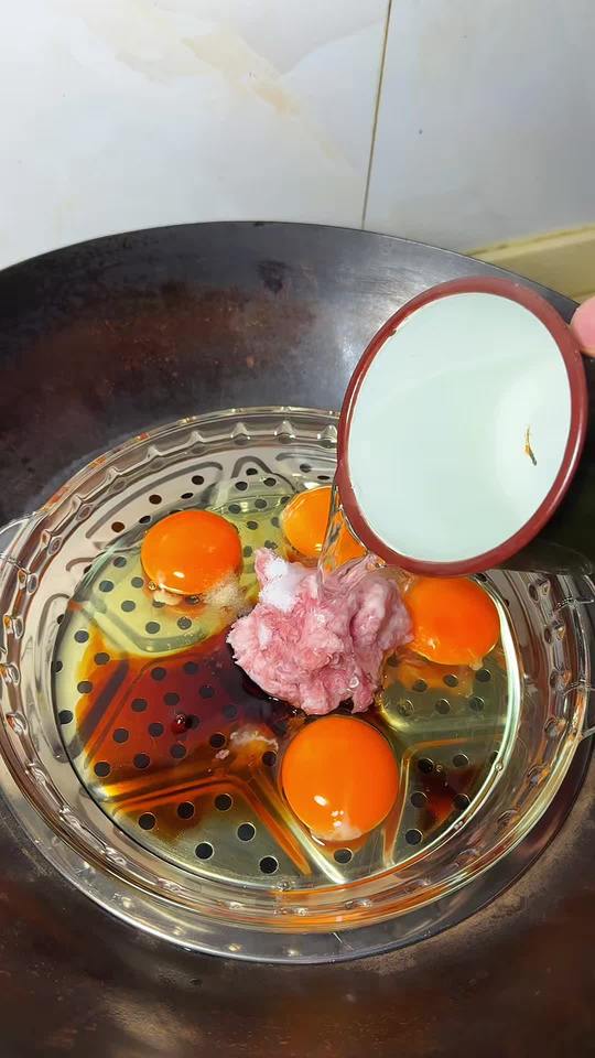 酱油肉末鸡蛋羹滑滑嫩嫩的又香又好吃