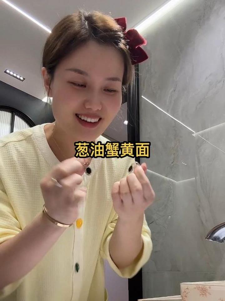 所有烟火气源于厨房,给好大儿做葱油蟹黄面