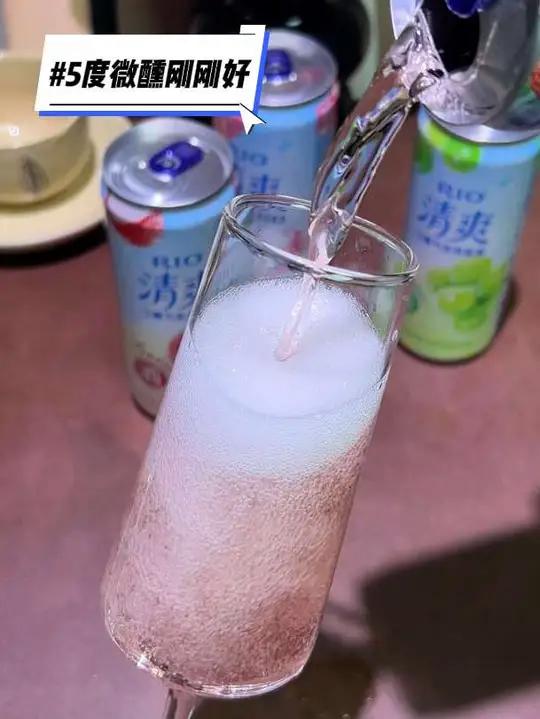 RIO清爽气泡鸡尾酒，5度微醺刚刚好，周末小酌必备！ #RIO清爽气泡鸡尾酒微醺时刻