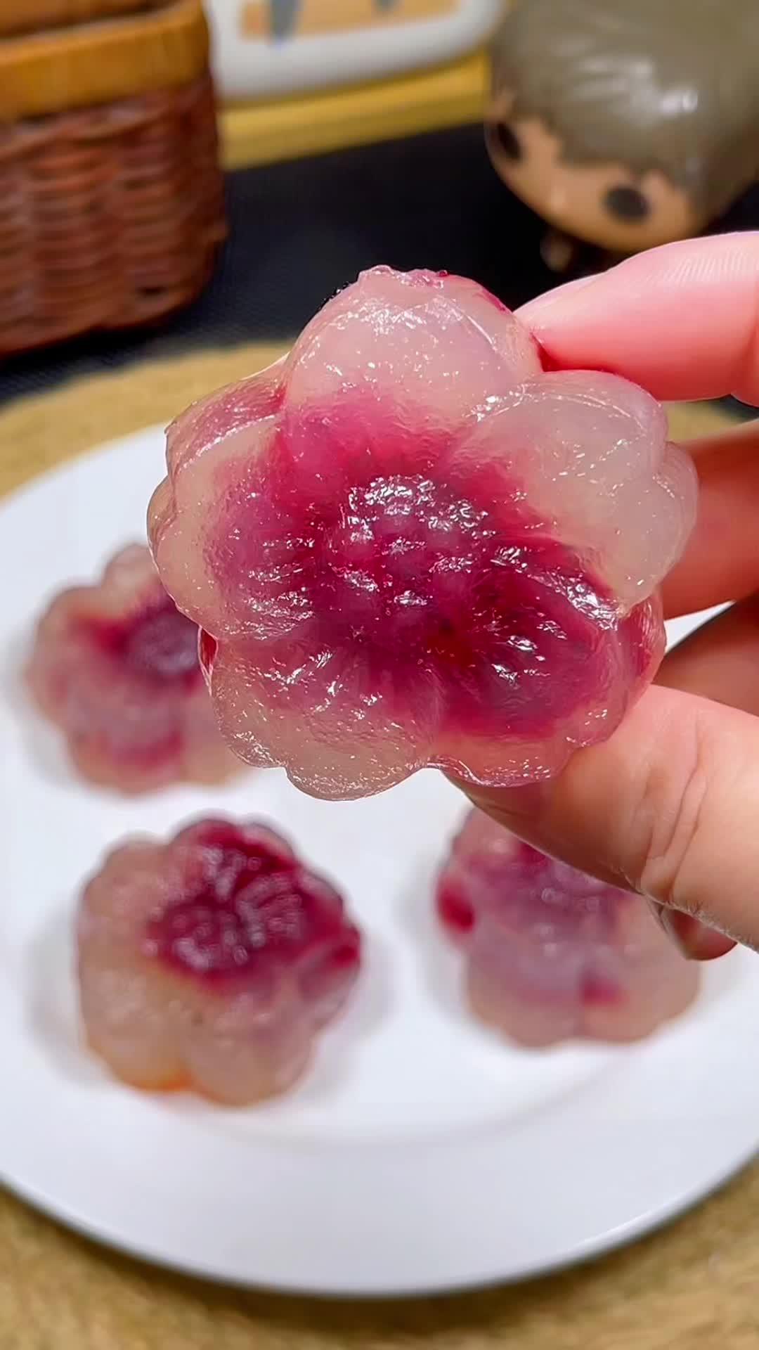 冰皮月饼 秋天的第一块月饼 今年中秋节,在家做一款简单好吃又健康的 冰皮月饼 吧!月饼 中