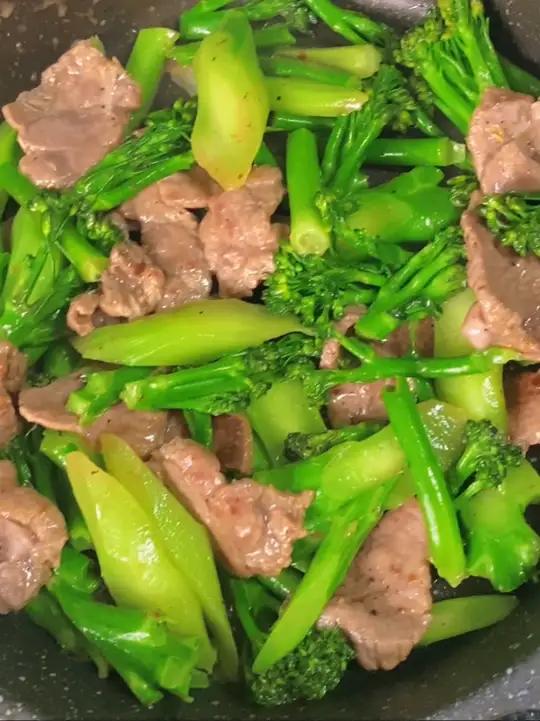 今日份减脂晚餐 黑胡椒牛肉炒西兰花