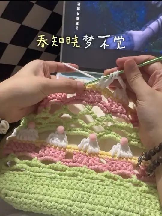 花一天时间给好朋友织个 春日小蛋糕包包～#钩针编织我的手工作品钩织手工礼物绿色系