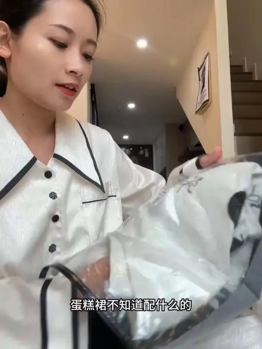 这件卡通刺绣小猫真的太好看啦!