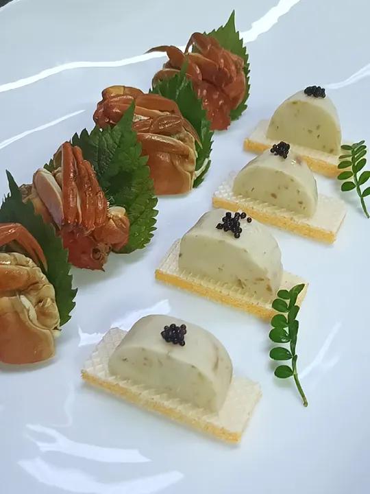 从家常小聚到正式宴请,一盘冷菜拼盘,总能以灵动多变的姿态,为餐桌注入仪式感与烟火气,让每一