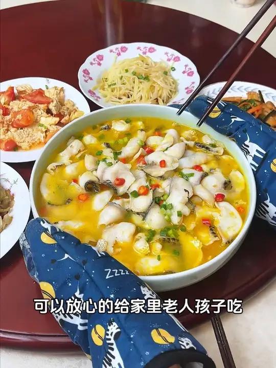 叮叮家的酸菜鱼真是懒人福音,不用麻烦的切鱼洗鱼了