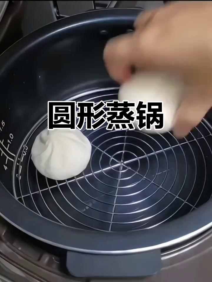 家用蒸锅,不锈钢材质,圆形设计,隔水蒸煮更健康