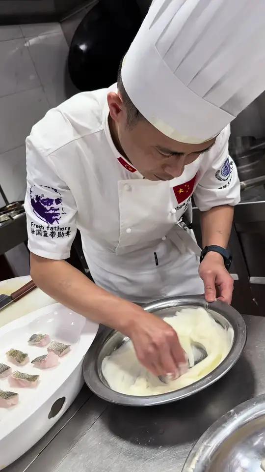 芙蓉浆：蛋清80克 生粉50——55克雪毫生粉或者风车生粉 色拉油217克 备注；蛋清打开