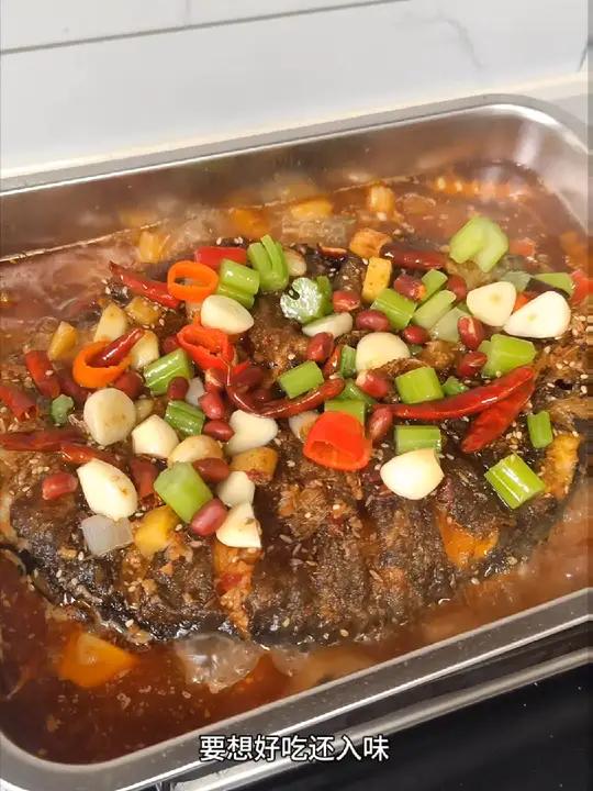 在家做烤鱼要想好吃还入味,腌鱼其实真的很重要 家庭版烤鱼 自制烤鱼 烤鱼