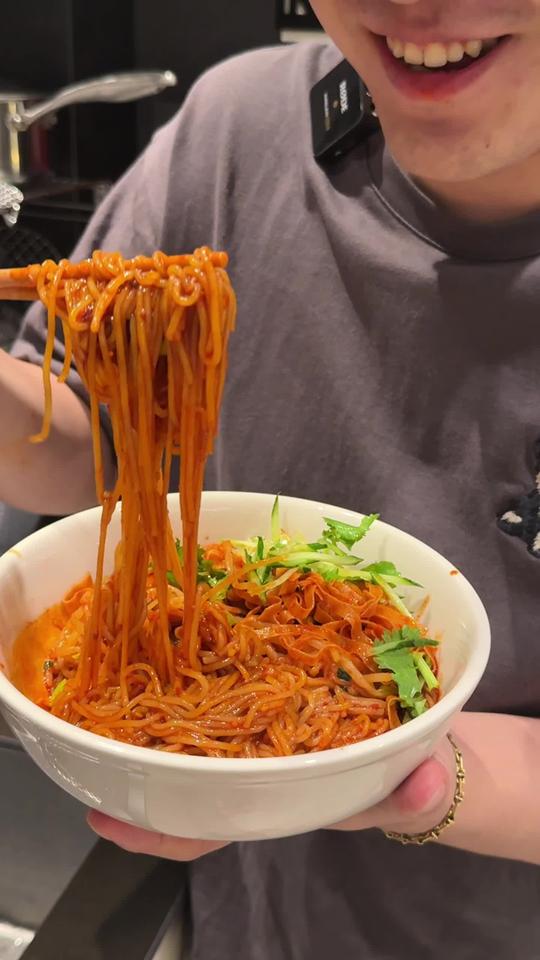 佳木斯拌面呢每年都会想念这一口～搭配的小菜做法在视频最后哦