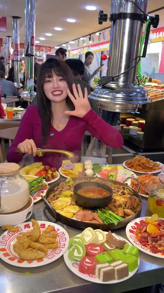 49.9一个人可以同时吃到贵州烙锅和自助烤肉
