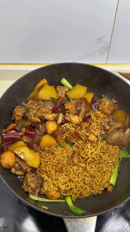 夏天的餐桌不能少了这个香辣鸡公煲!太香啦