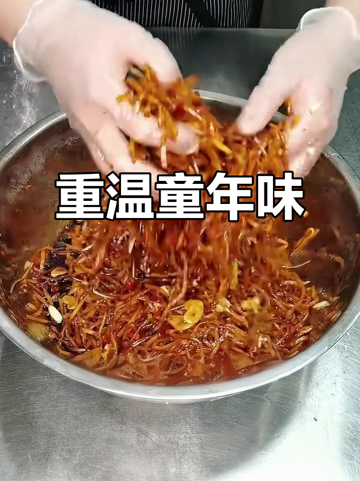 儿时味道重现！咸菜丝配馒头，满满回忆感