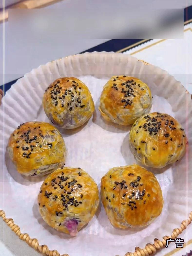 懒人紫薯芝士月饼 手抓饼与紫薯的神仙搭配 你给孩子做过吗 外酥里糯 还能拉丝 好吃到爆 你