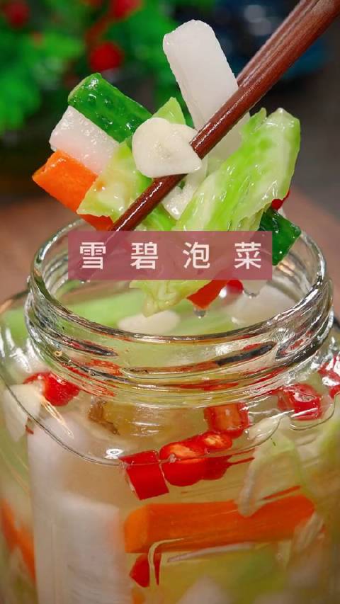 很多人都不知道家庭泡菜的简单做法,酸辣爽脆,泡一碗就可以吃。特别开胃盆中放白萝卜、黄瓜、胡
