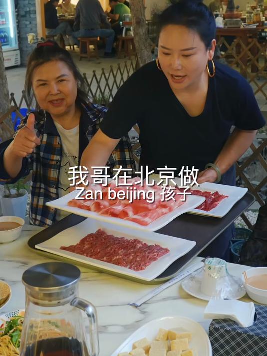做北京铜锅涮27年,只用纯芝麻酱和新鲜羊肉爆卷!
