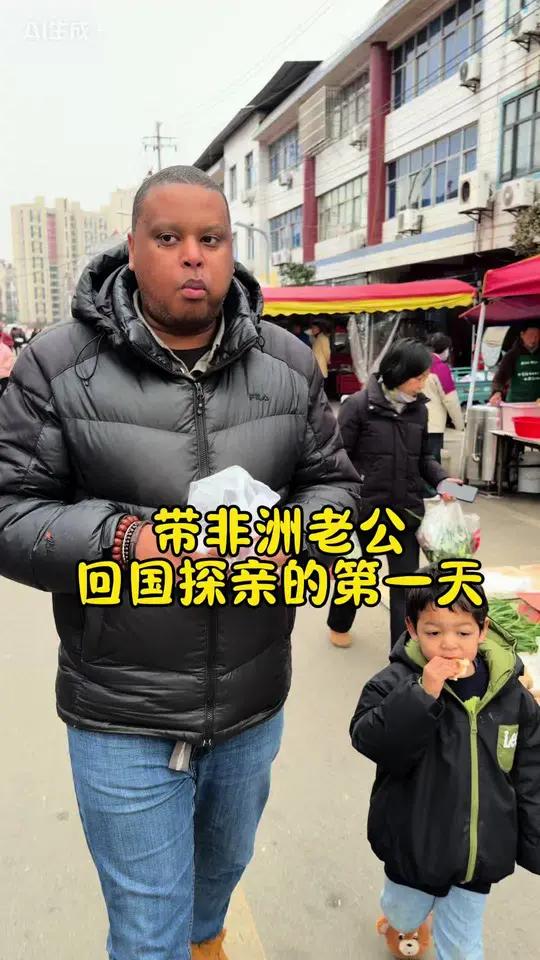 带非洲老公回国旅游探亲第一天，品尝广式甜品，体验了一把湖北柴火灶煮锅巴粥